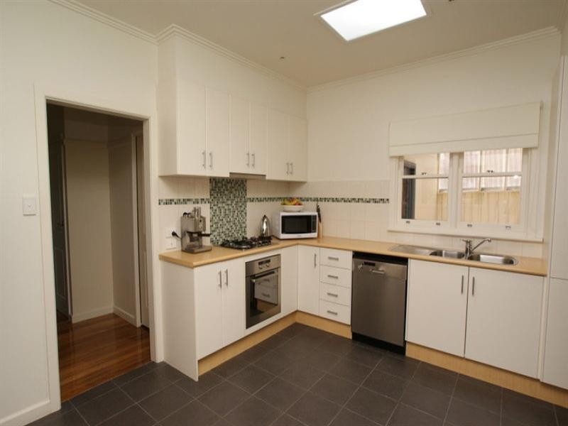 12 Middleborough Road, Burwood East VIC 3151