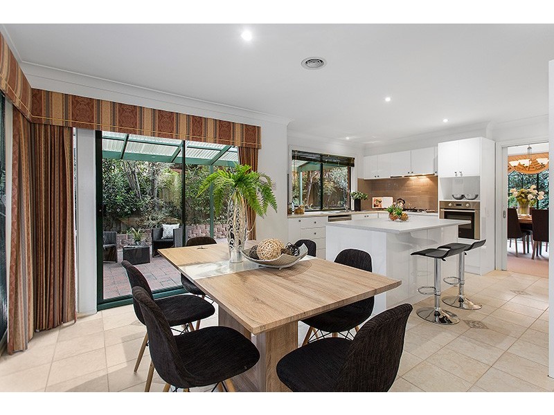 8 Adrian Avenue, Vermont South VIC 3133