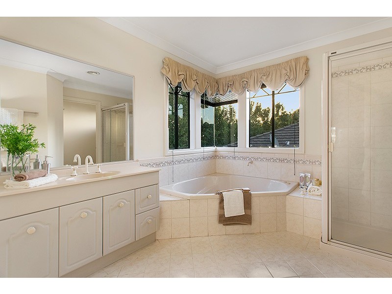 8 Adrian Avenue, Vermont South VIC 3133