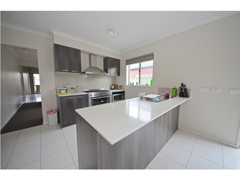 18 Sun Orchid Drive, Pakenham VIC 3810