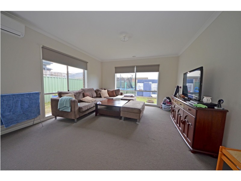 18 Sun Orchid Drive, Pakenham VIC 3810