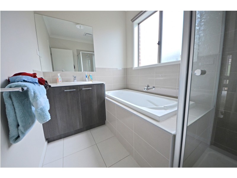 18 Sun Orchid Drive, Pakenham VIC 3810