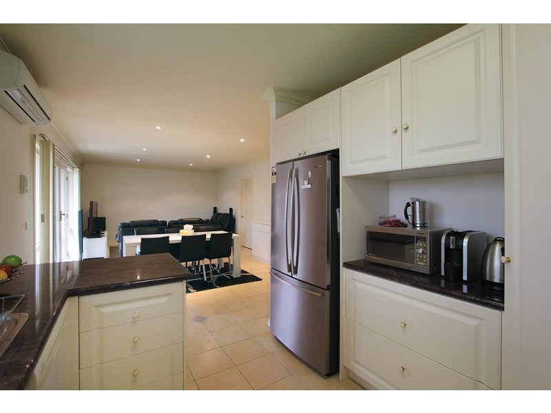 24 Hammence Street, Glen Waverley VIC 3150