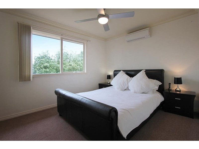 24 Hammence Street, Glen Waverley VIC 3150