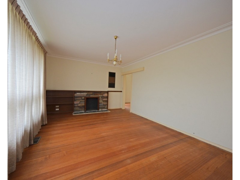 24 Delmore Crescent, Glen Waverley VIC 3150
