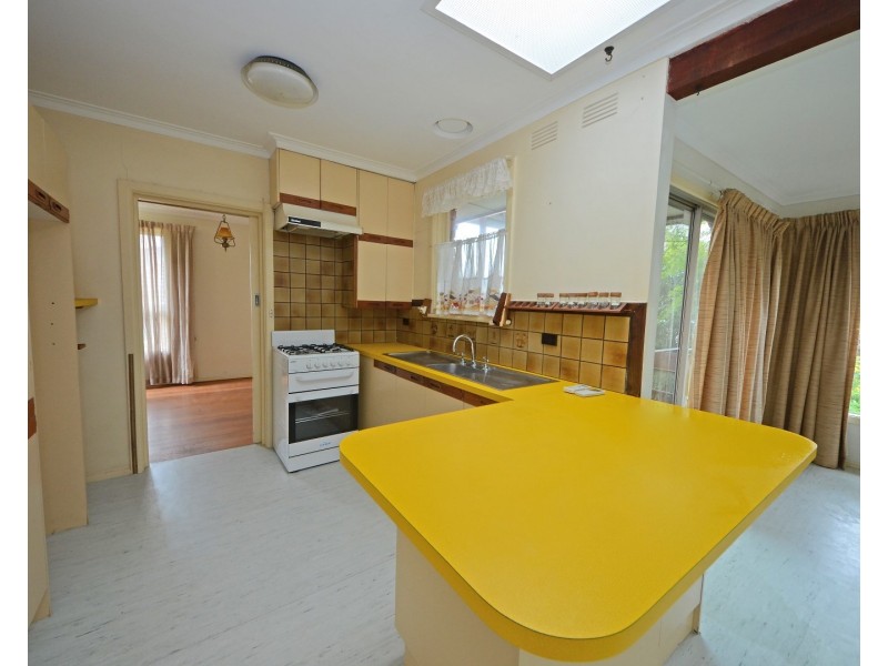 24 Delmore Crescent, Glen Waverley VIC 3150