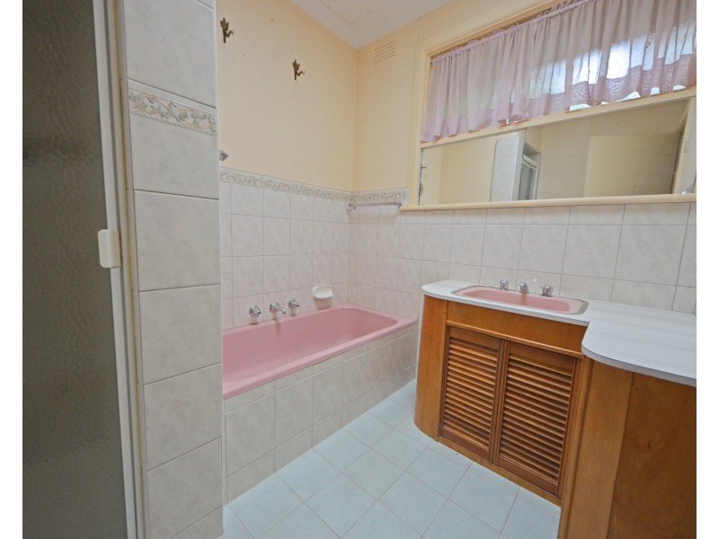 24 Delmore Crescent, Glen Waverley VIC 3150