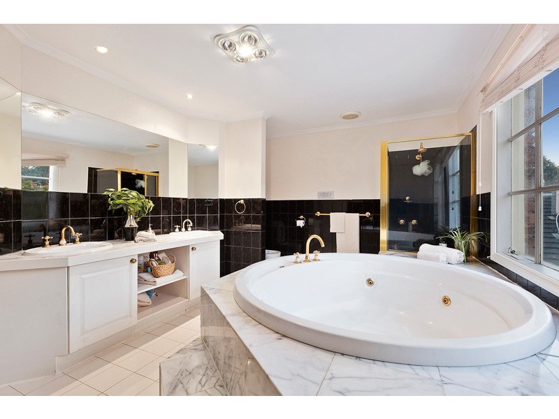 56 Candlebark Quadrant, Rowville VIC 3178