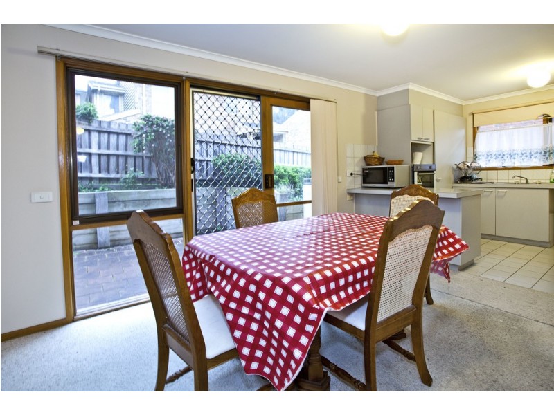 2/72 Leicester Avenue, Glen Waverley VIC 3150