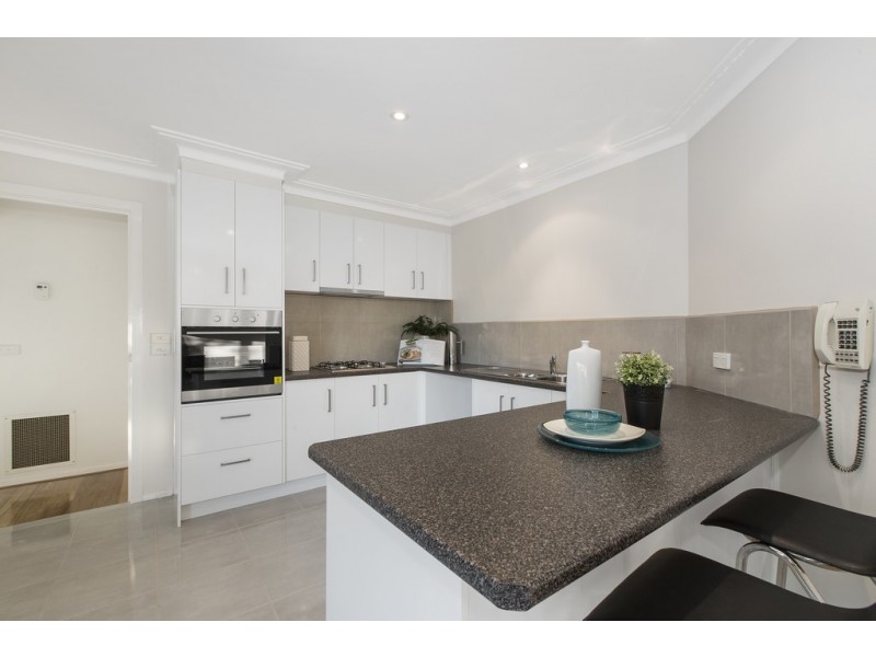 2/6 Centre Court, Burwood VIC 3125