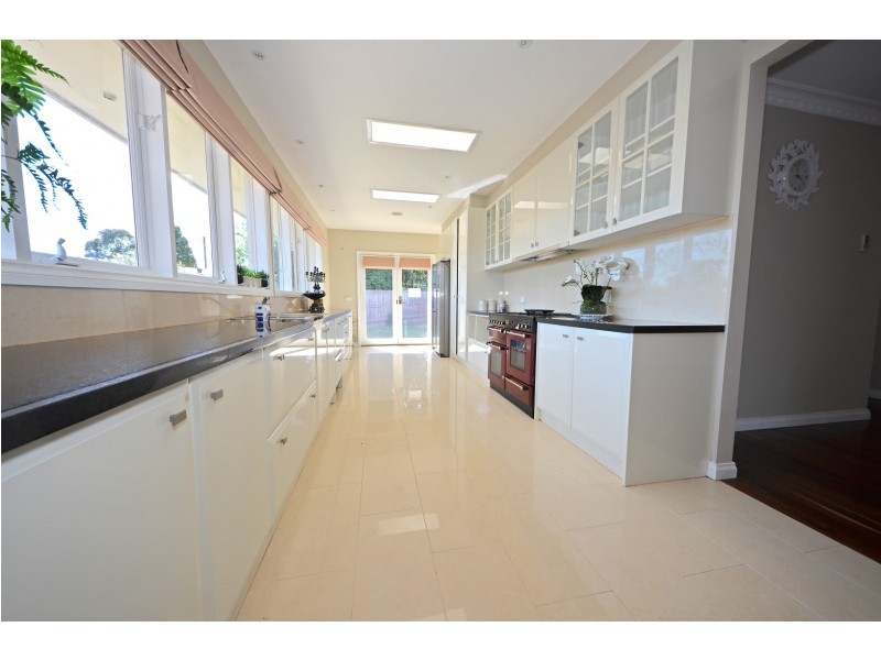 25 Guinevere Parade, Glen Waverley VIC 3150