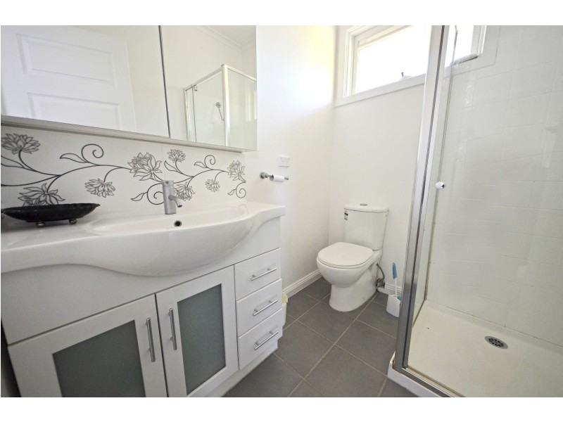 25 Guinevere Parade, Glen Waverley VIC 3150