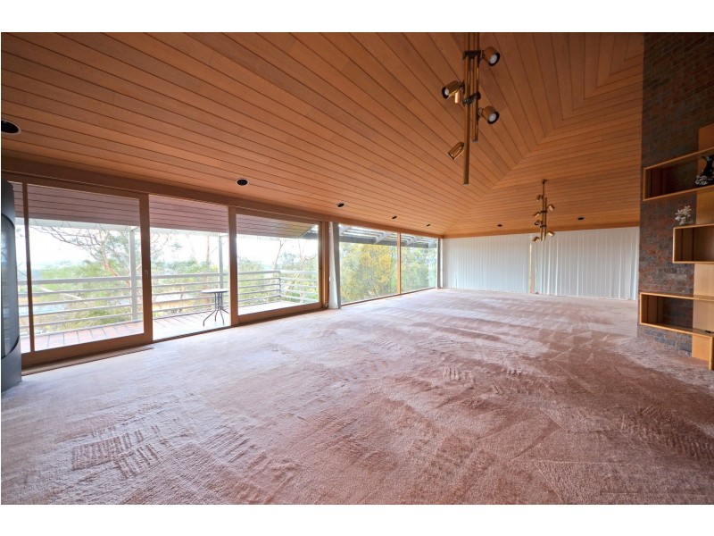 8 Stirling Crescent, Glen Waverley VIC 3150