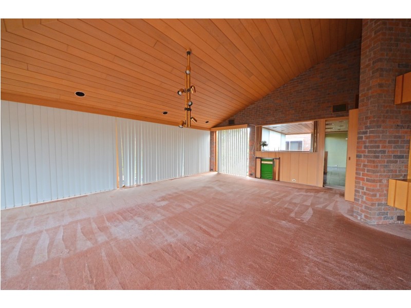 8 Stirling Crescent, Glen Waverley VIC 3150