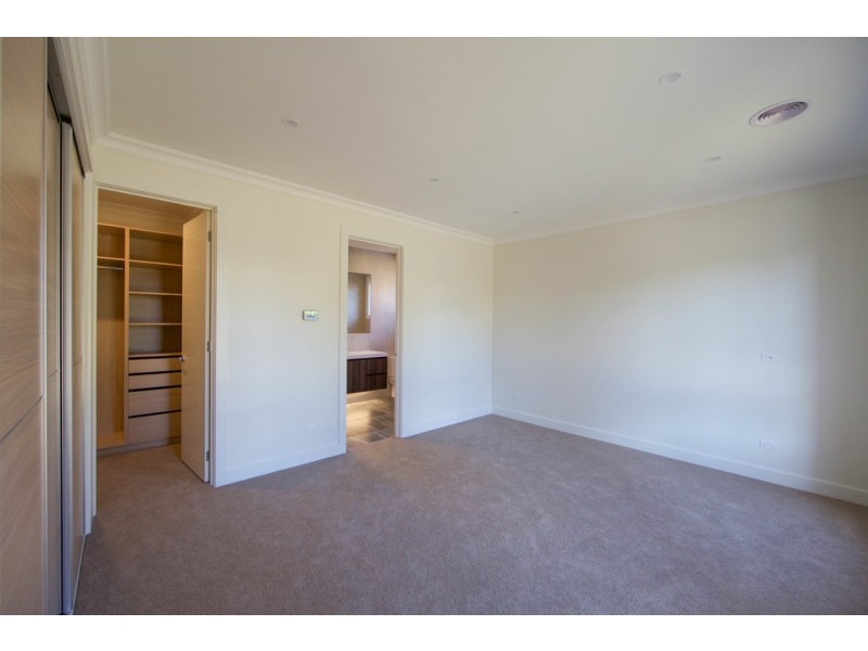 3 Stewart Avenue, Blackburn South VIC 3130