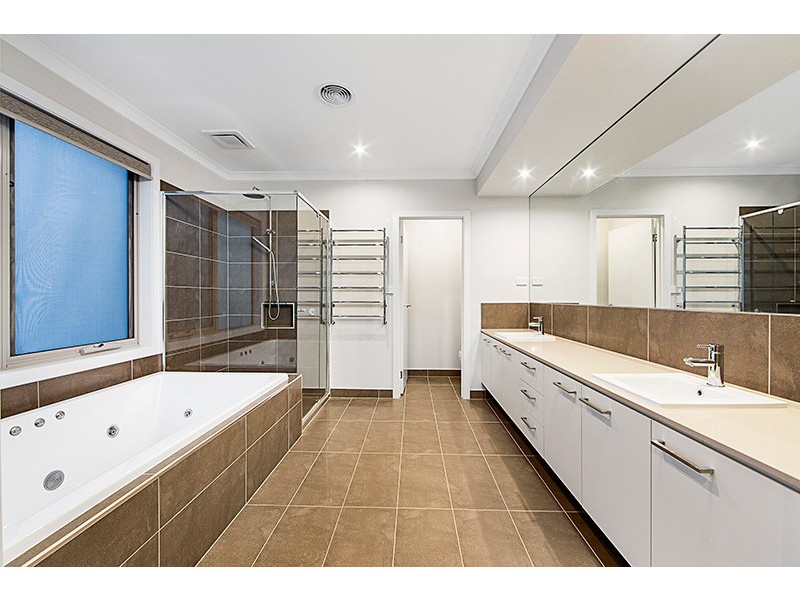 53 Leeds Road, Mount Waverley VIC 3149