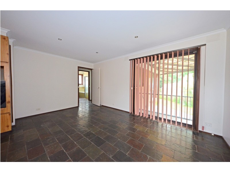 11 Whitestone Court, Endeavour Hills VIC 3802