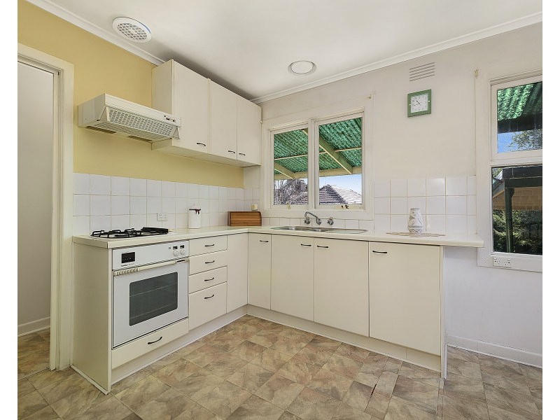 33 Lenna Street, Burwood East VIC 3151