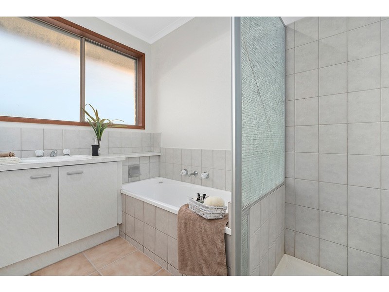 2/3 Roberts Avenue, Mulgrave VIC 3170