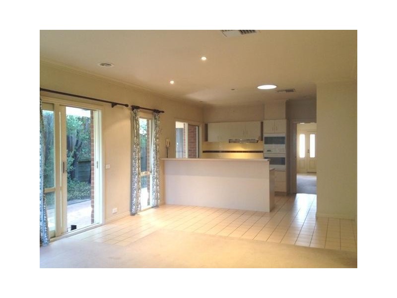 24 Hutchinson Drive, Kew VIC 3101