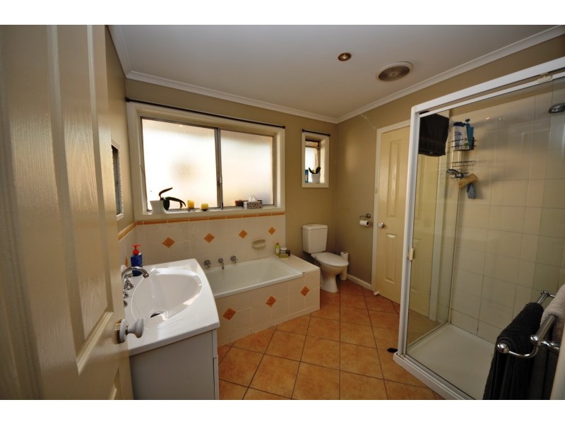 25 Kalimna Street, Mooroolbark VIC 3138