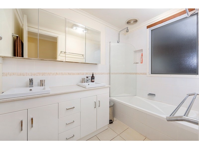 1 Pemberley Drive, Notting Hill VIC 3168