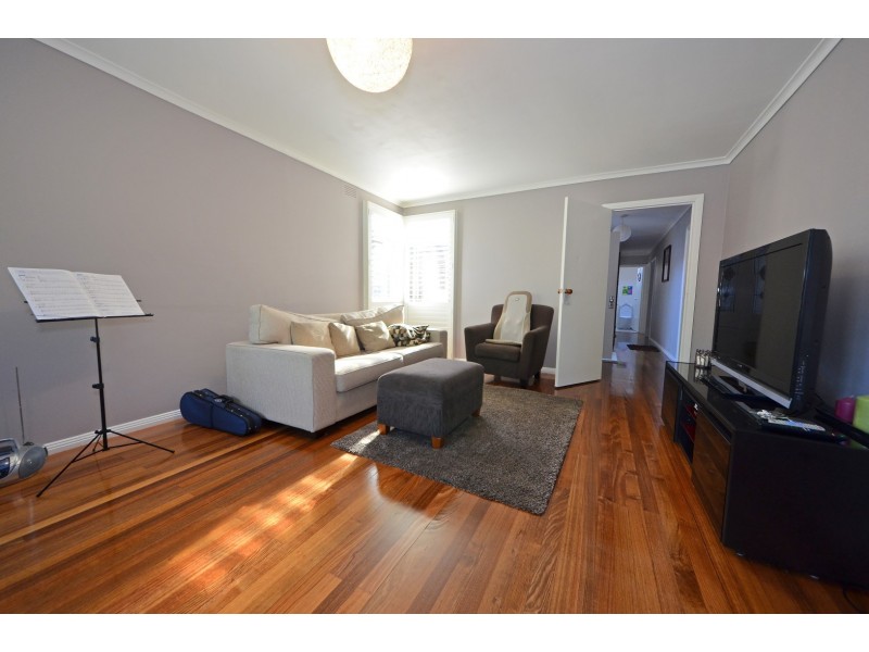 33 Mayfield Drive, Mount Waverley VIC 3149