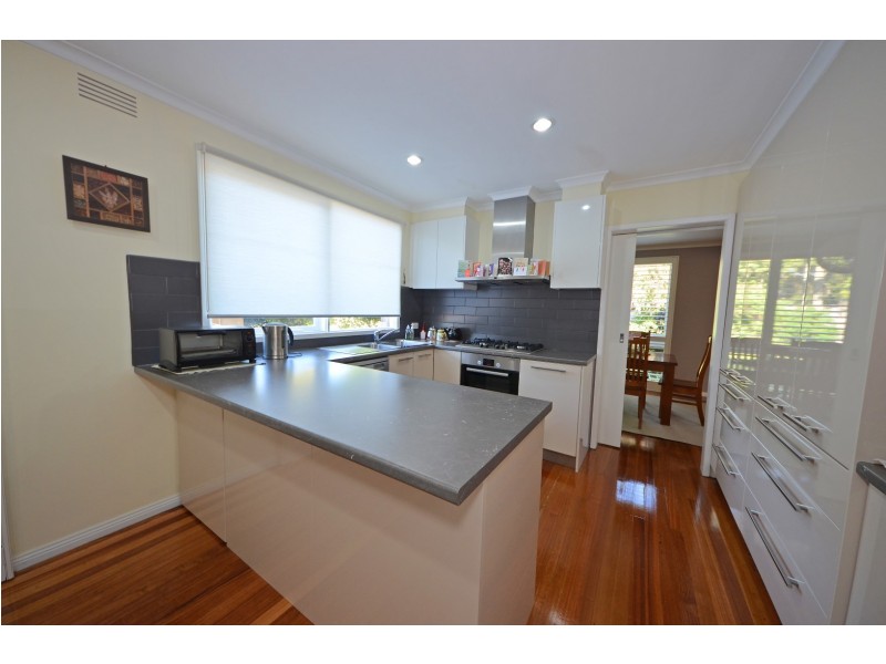 33 Mayfield Drive, Mount Waverley VIC 3149