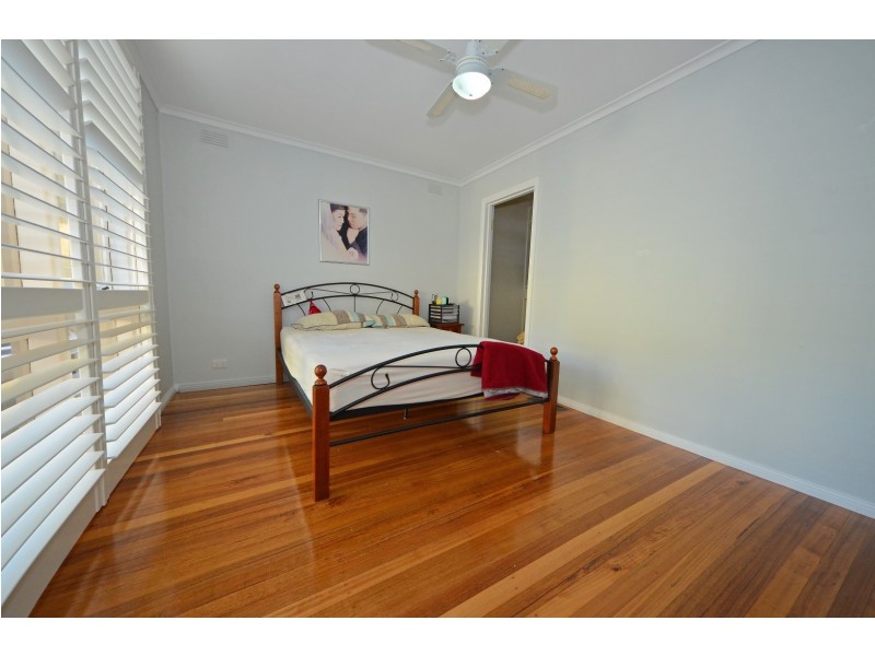 33 Mayfield Drive, Mount Waverley VIC 3149