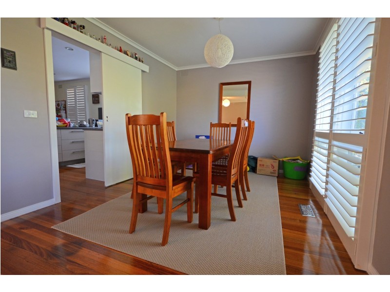 33 Mayfield Drive, Mount Waverley VIC 3149