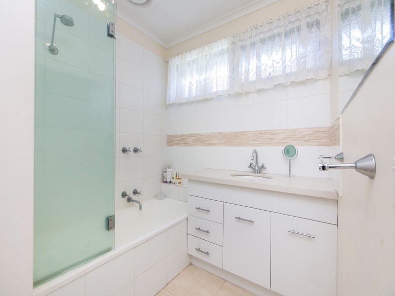 33 Mayfield Drive, Mount Waverley VIC 3149