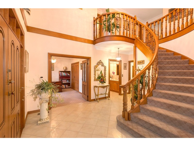 5 Narrabri Court, Wheelers Hill VIC 3150