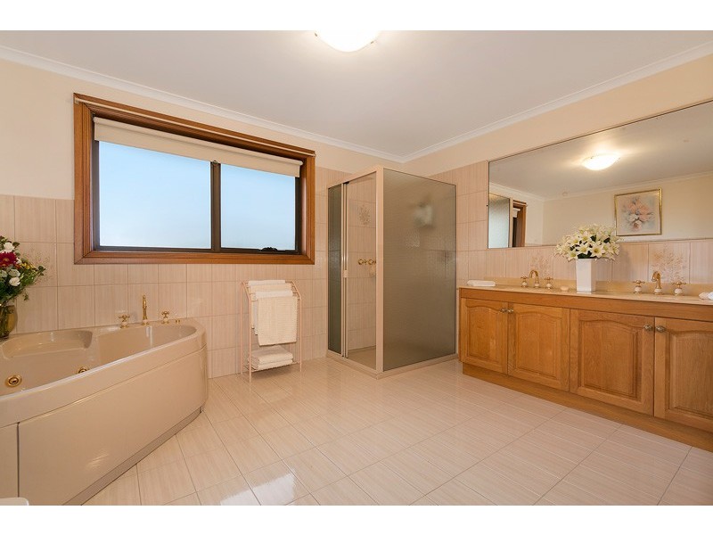 5 Narrabri Court, Wheelers Hill VIC 3150