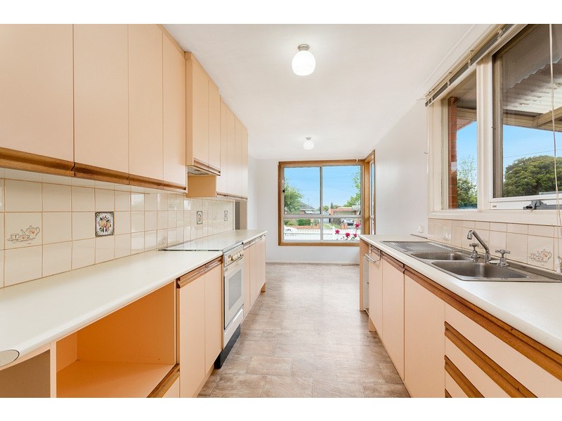 9 Whites Lane, Glen Waverley VIC 3150