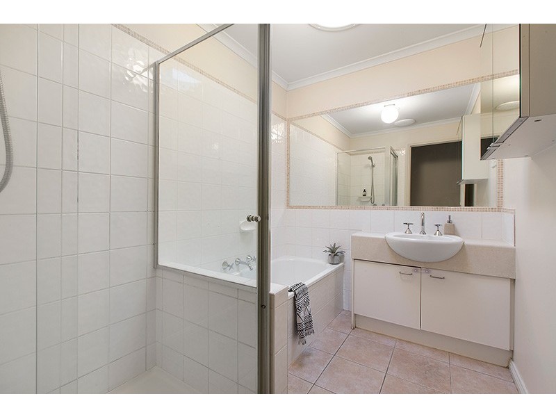 2/6 Chandor Court, Notting Hill VIC 3168