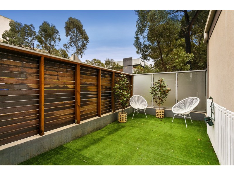 2/213 Normanby Road, Notting Hill VIC 3168