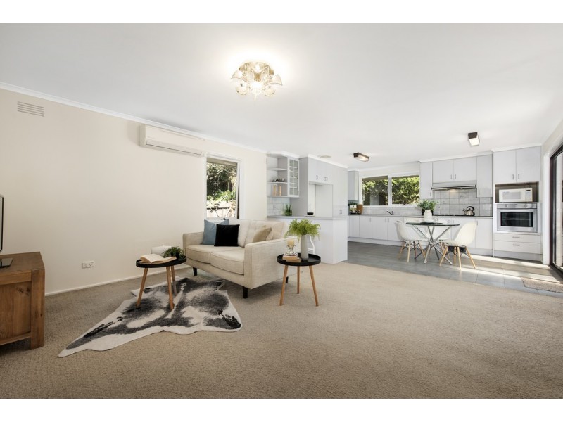 18 Overland Drive, Vermont South VIC 3133