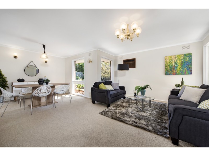 18 Overland Drive, Vermont South VIC 3133