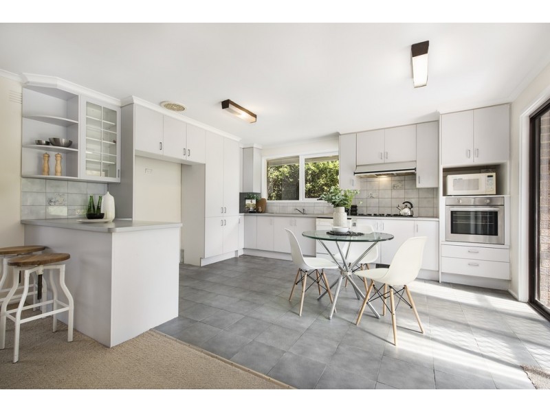 18 Overland Drive, Vermont South VIC 3133