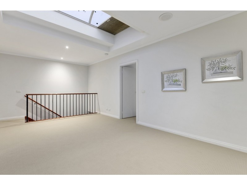 25 Herriotts Boulevard, Glen Waverley VIC 3150