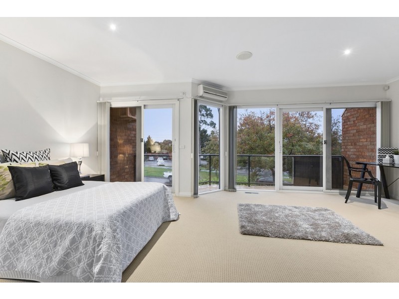 25 Herriotts Boulevard, Glen Waverley VIC 3150