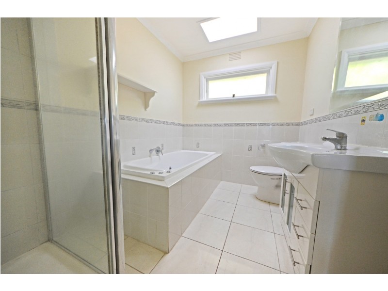 8 Leicester Avenue, Glen Waverley VIC 3150