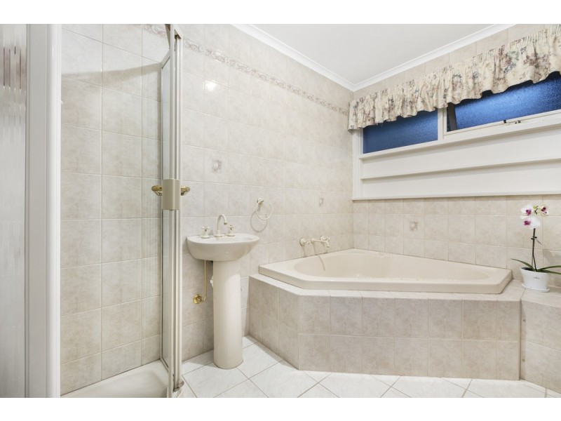 16 Pentland Court, Glen Waverley VIC 3150