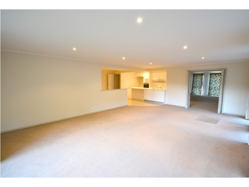 9 Witken Avenue, Wantirna South VIC 3152