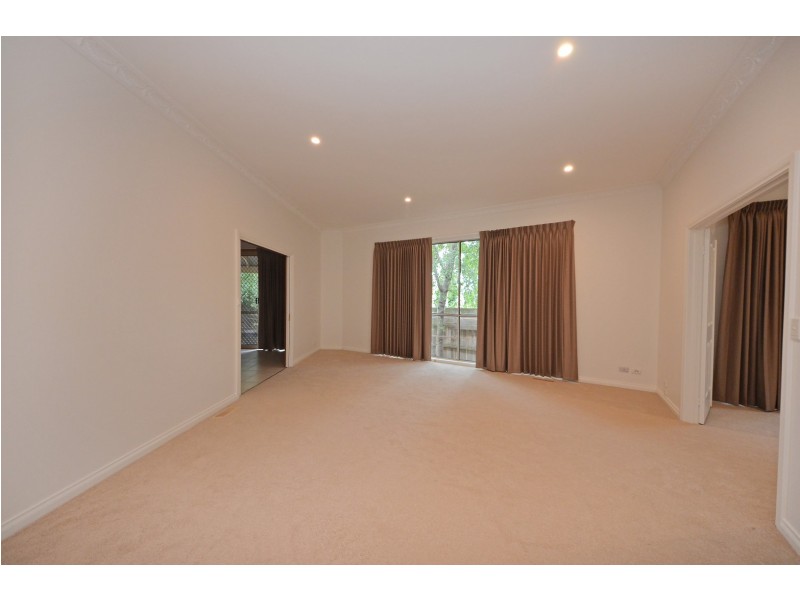 2/26 Strathconnan Place, Wheelers Hill VIC 3150
