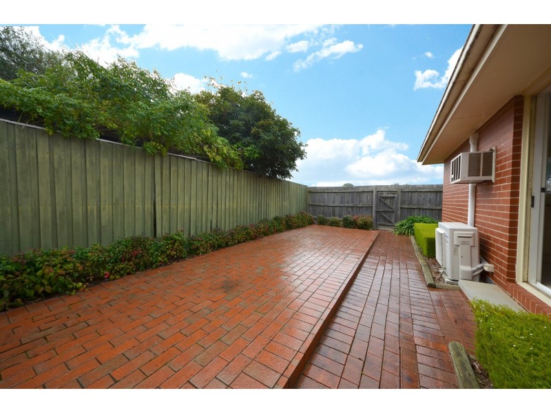 2/8 Caesar Street, Mulgrave VIC 3170