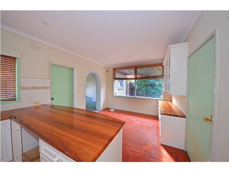 8 Walter Street, Glen Waverley VIC 3150