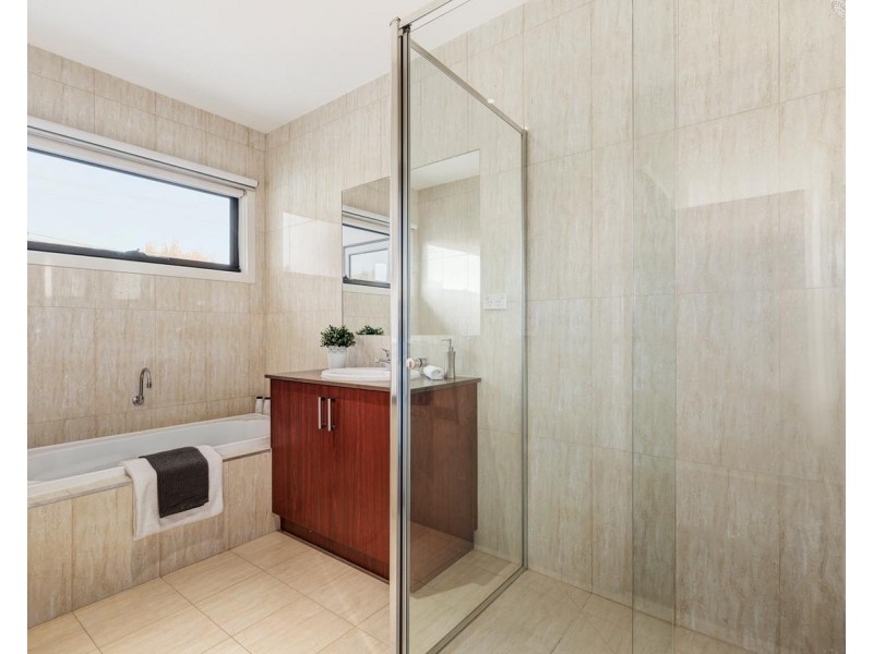 1/1 Prince Edward Avenue, Mckinnon VIC 3204
