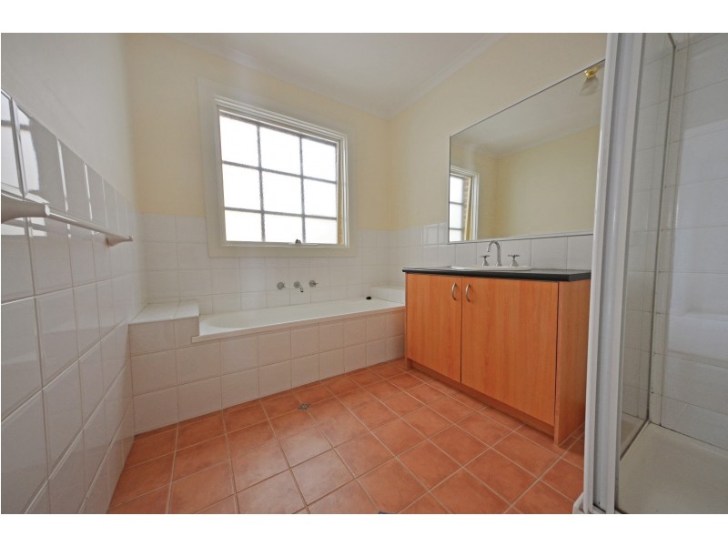 1/2 Bessie Street, Bentleigh East VIC 3165