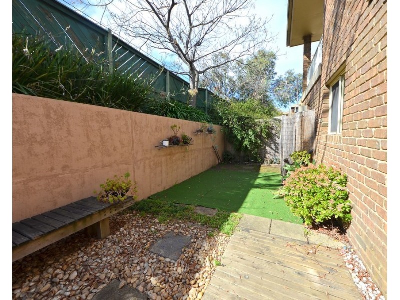 27 Gateway Close, Chadstone VIC 3148